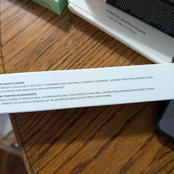 Tinted Moisturizer in Honey Light 1.5fl.oz. 42mL - Picture 2 of 11